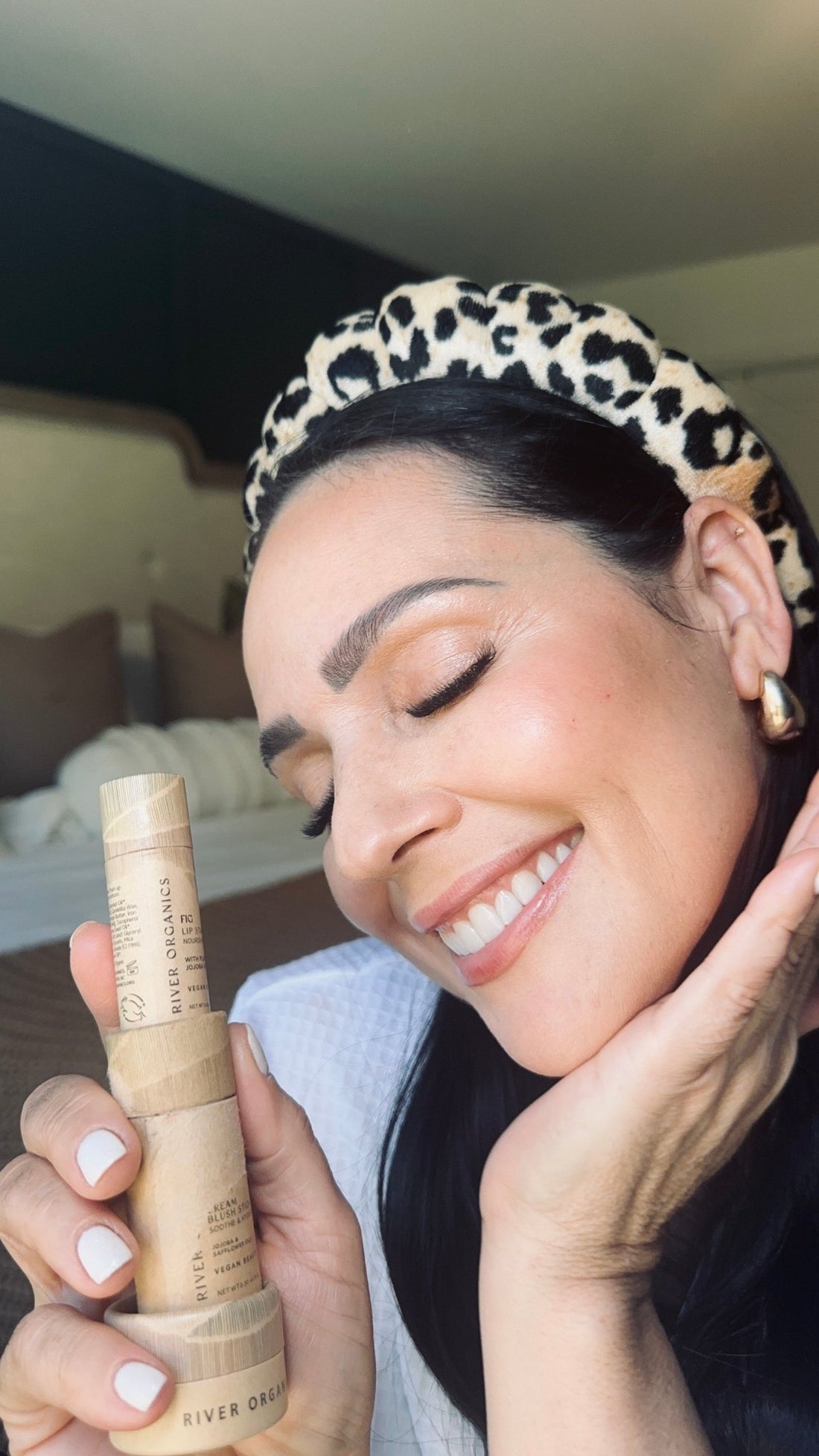 Warm Winter Glow: Simple, Nourishing Makeup for the Season